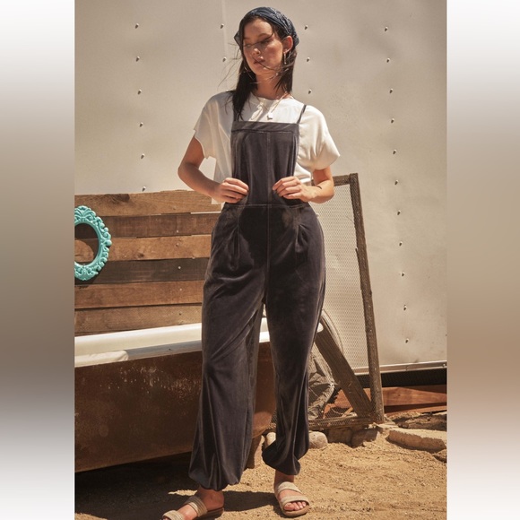 09 RESTOCK ✨Fabulous Stretch Velvet Pleated Overall jumpsuit - Picture 4 of 5